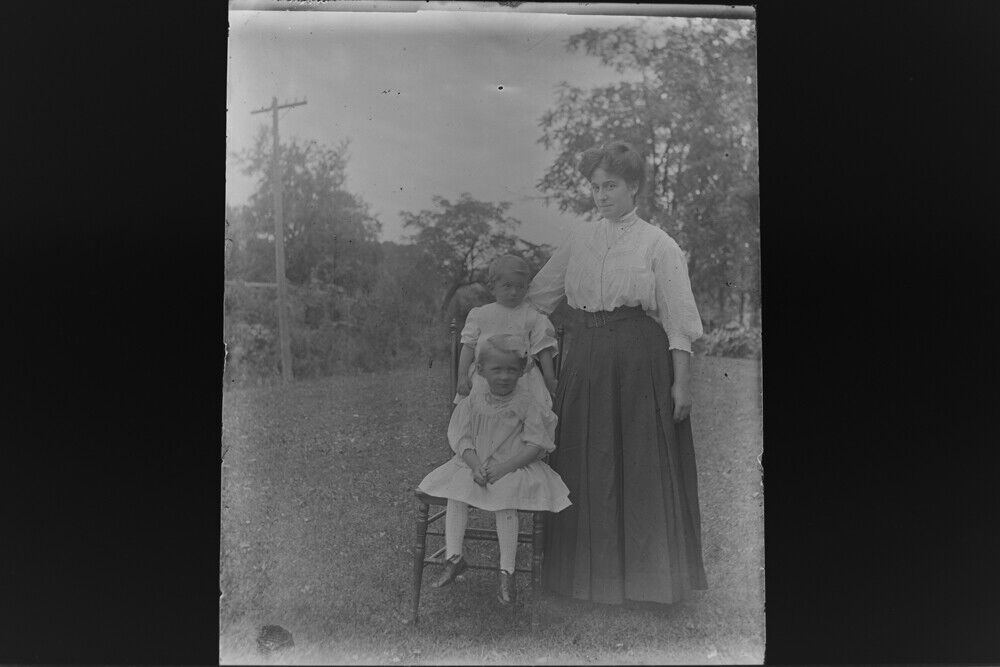 Antique 4x5 Inch Plate Glass Negative Of Women With Children E14