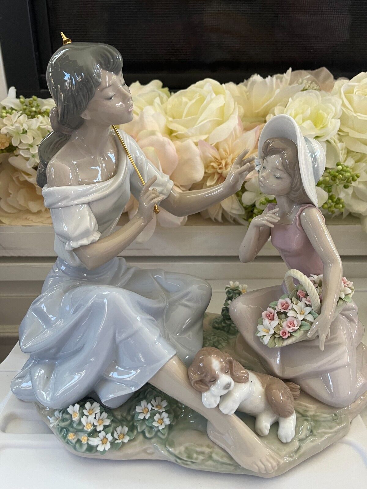 Lladro 6910 As Pretty as a Flower Mother & Daughter Child Porcelain Figurine