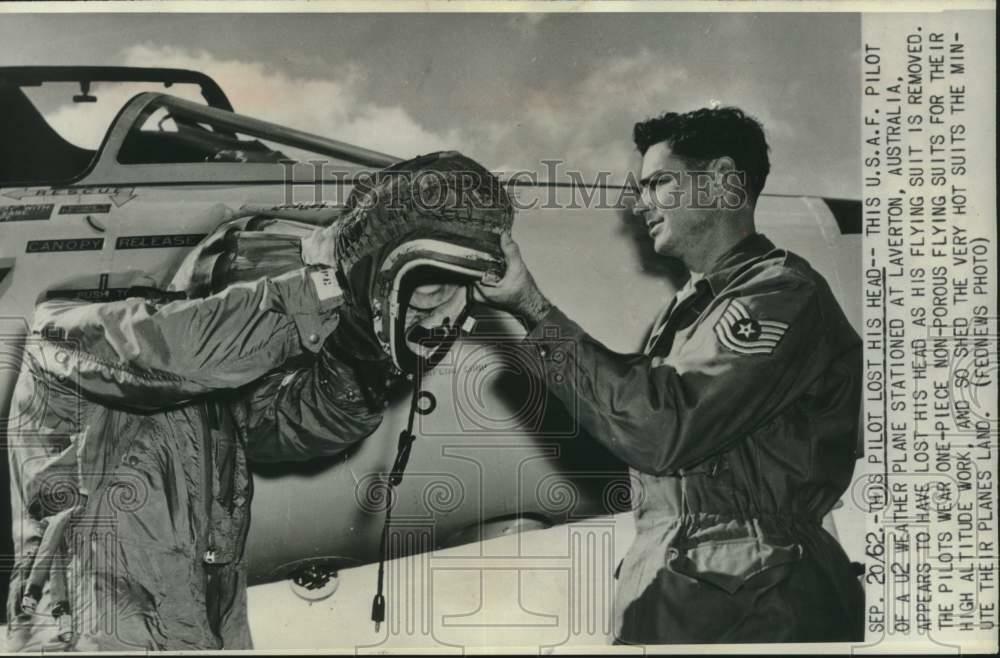 Press Photo U-2 Pilot Being Helped Removing His Helmet After Hot Recon Flight