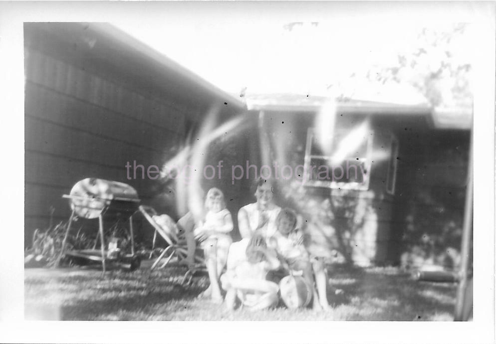 Vintage FOUND PHOTOGRAPH bw FAMILY LIGHT PLAY Original Snapshot 010 17 O