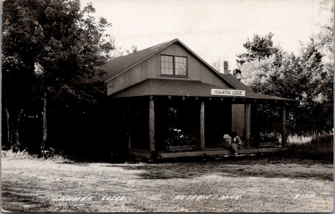 Hiawatha Lodge, AU TRAIN, Michigan, Real Photo Postcard
