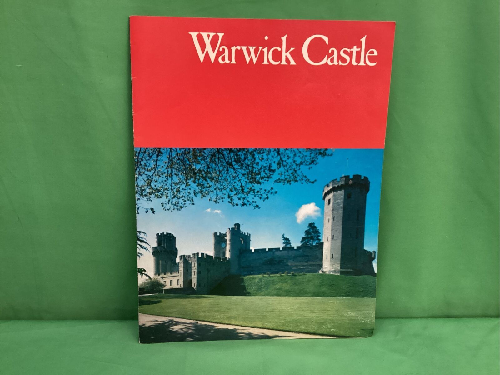 Warwick Castle Souvenir Picture Book, Tumesch Mgmt Services, Great Britain 1977