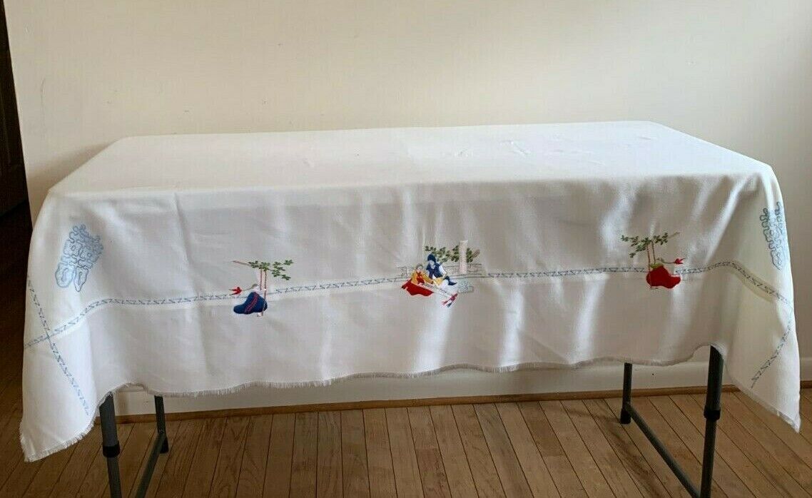 Vintage Oriental Machine Embroidered Tablecloth 56\