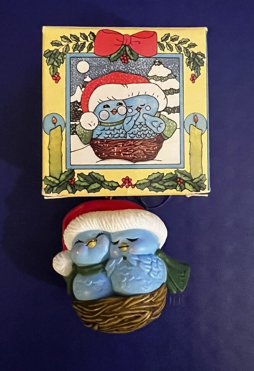 1982 AVON\'S NESTLED TOGETHER Little Snugglers Keepsake Ornament in Box