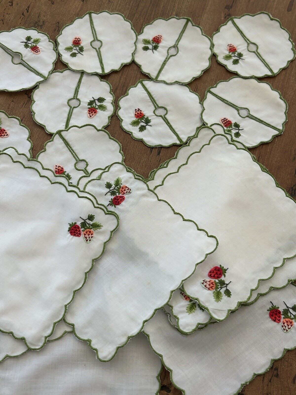 12 VTG Cocktail Napkins Embroidered Strawberries 12 Wine Glass Covers Scalloped