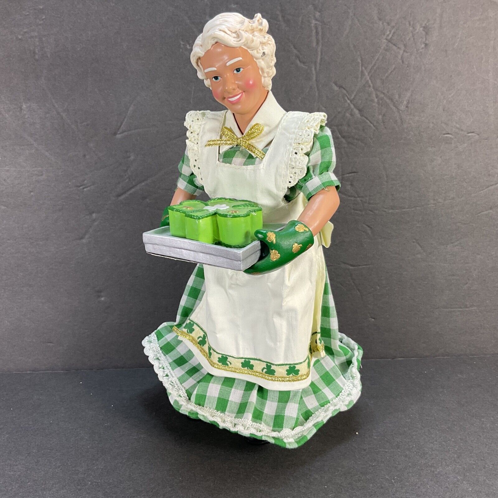 Rare Clothique Possible Dream Mrs Claus Baking Of The Green Christmas Irish