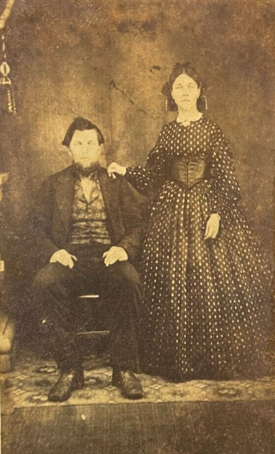 ANTIQUE CDV PHOTO OF A WELL-DRESSED COUPLE 2-CENT CIVIL WAR TAX STAMP 1865 GOOD