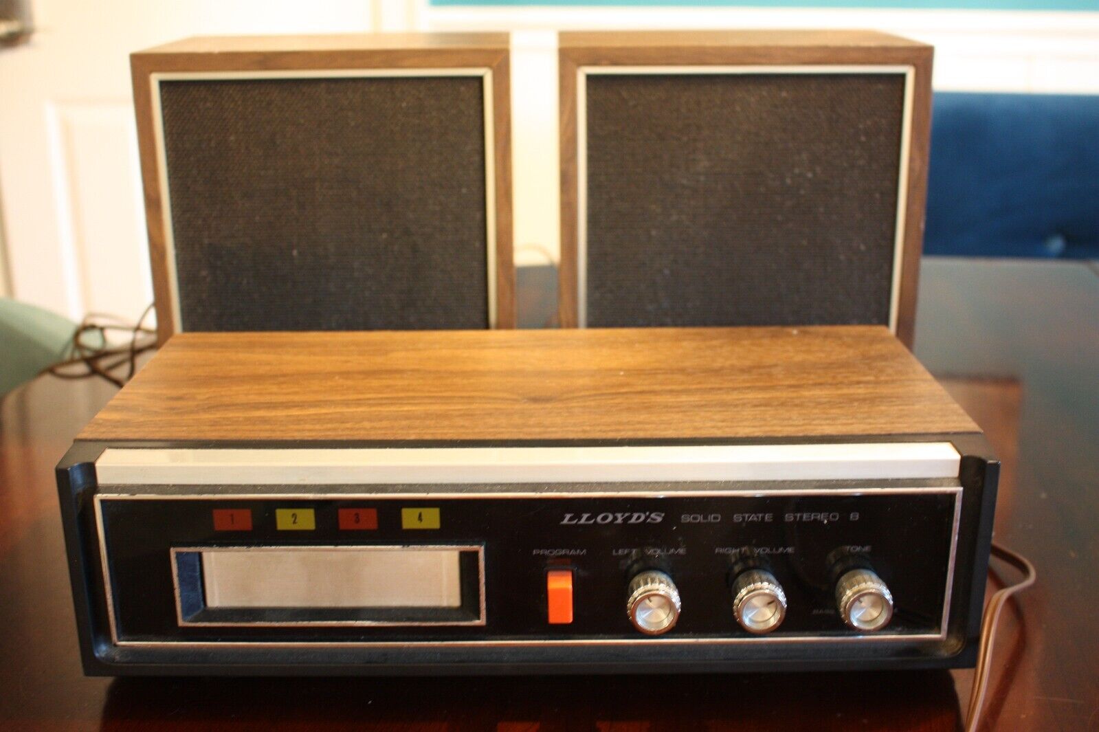 VINTAGE LLOYD'S 8-TRACK PLAYER WITH SPEAKERS MODEL 2V61W-07A TESTED WORKS