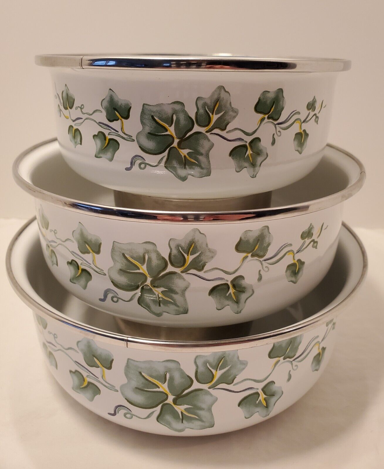 Lincoware 3 piece Ivy pattern Enamel round nesting bowl set Vintage 80\'s
