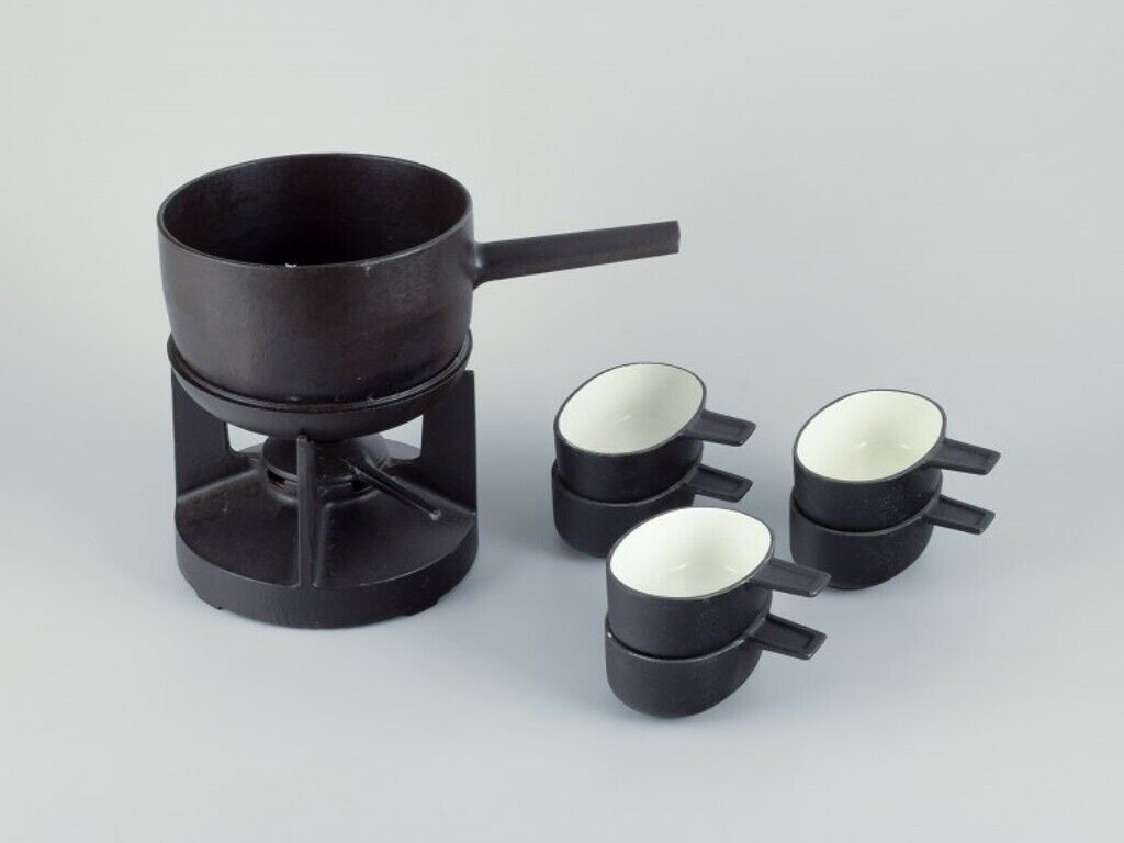Digsmed Design, Denmark. Cast iron fondue set. Bowls with enamel lining.