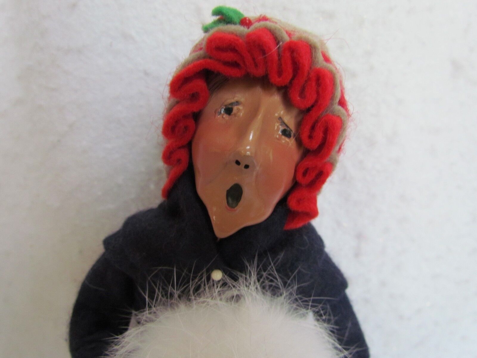 1995 Byers Choice Grandmother Woman Caroler w/Real Fur Muff #38 out of 100 Made