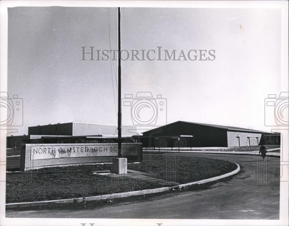 1965 Press Photo The North Olmsted High School entrance - cva93208