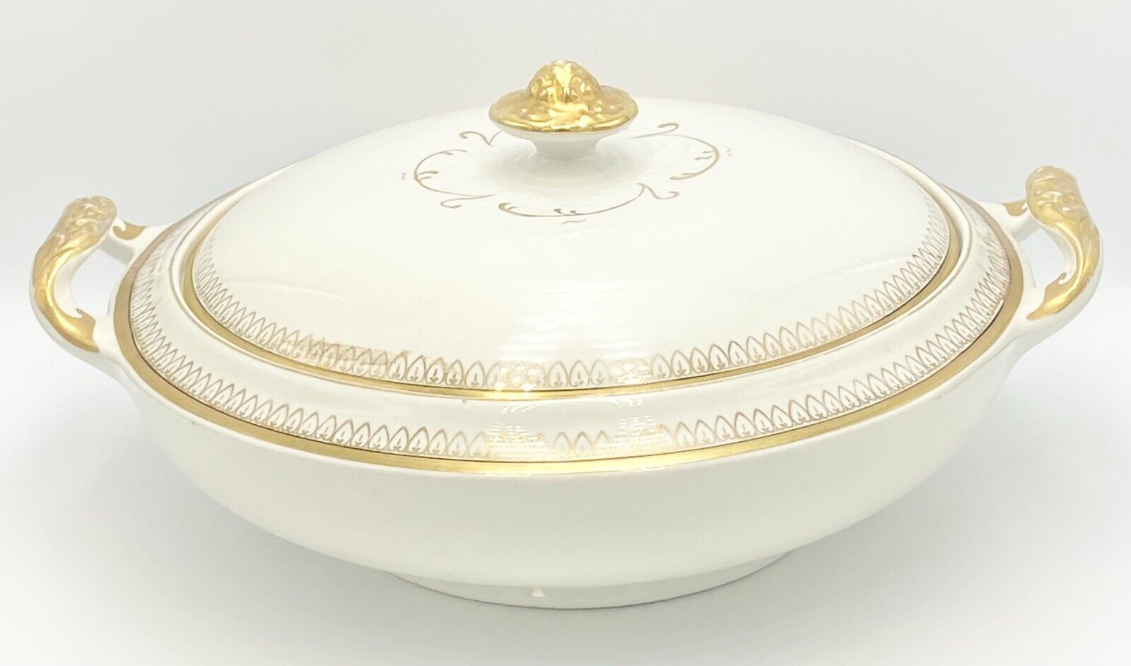 Alfred Meakin England Gold Trim Spades on Border Covered Tureen