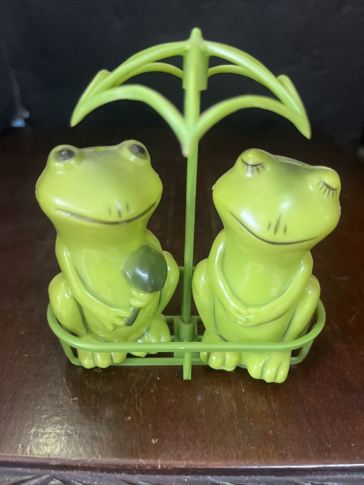 Vintage Plastic Frogs With Umbrella Salt & Pepper Shakers Hong Kong 
