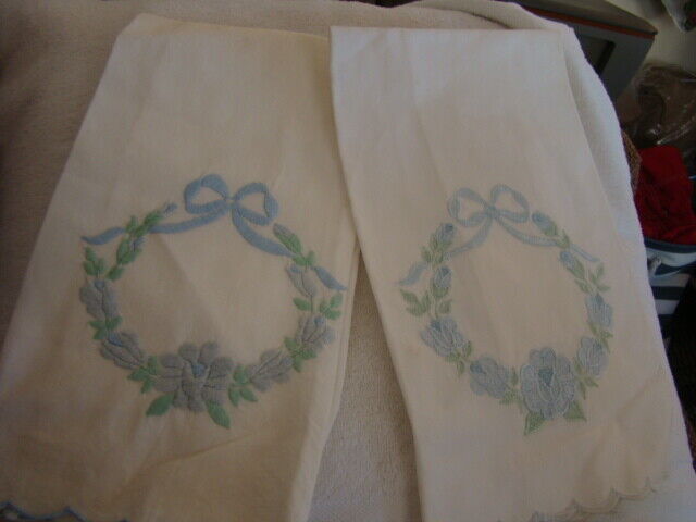 2 Embroidered Cotton Hand Tea Guest Towel Pair Blue Wreath 16\