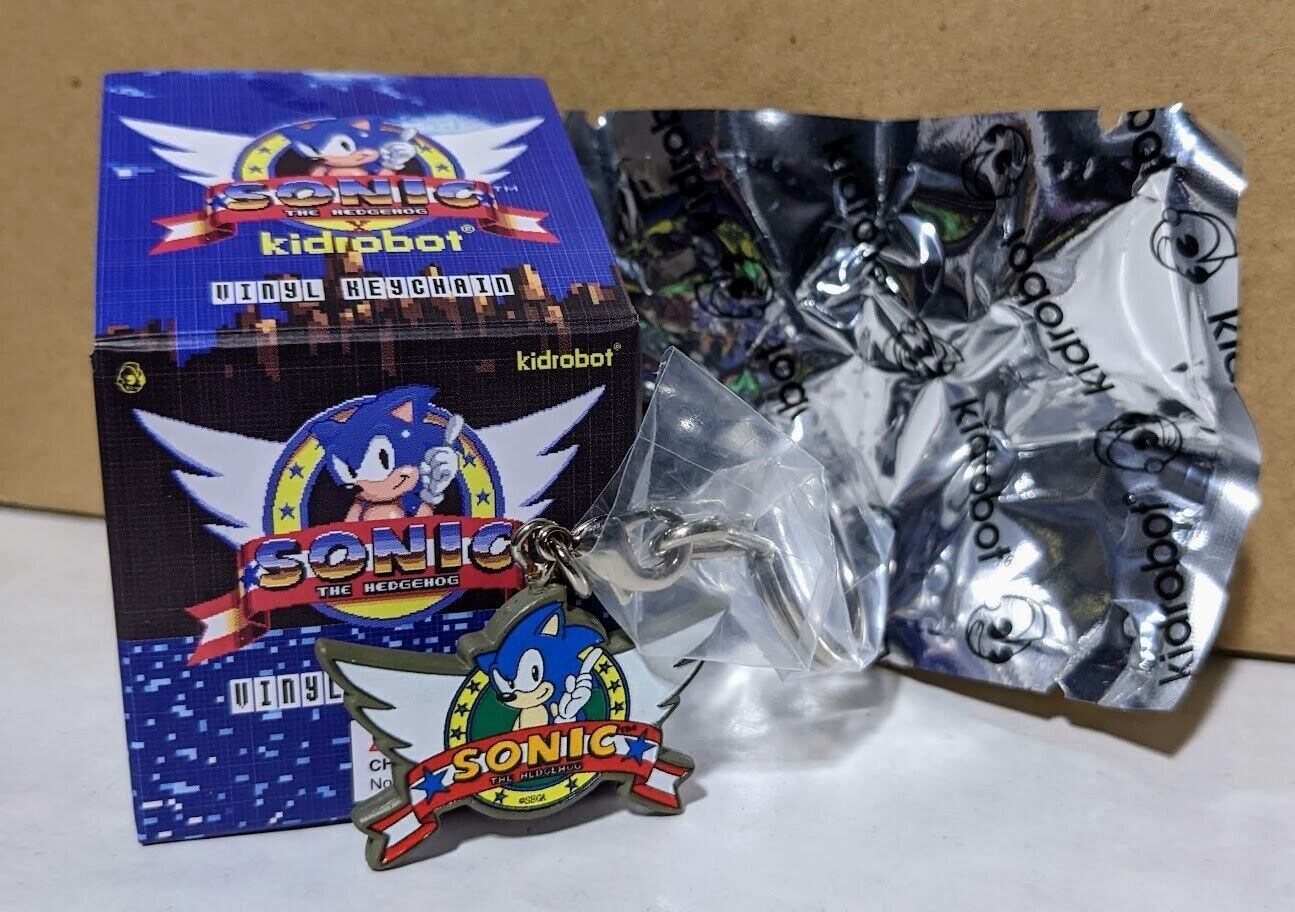 Kidrobot Sonic the Hedgehog Sonic Badge Vinyl Keychain - 2/24