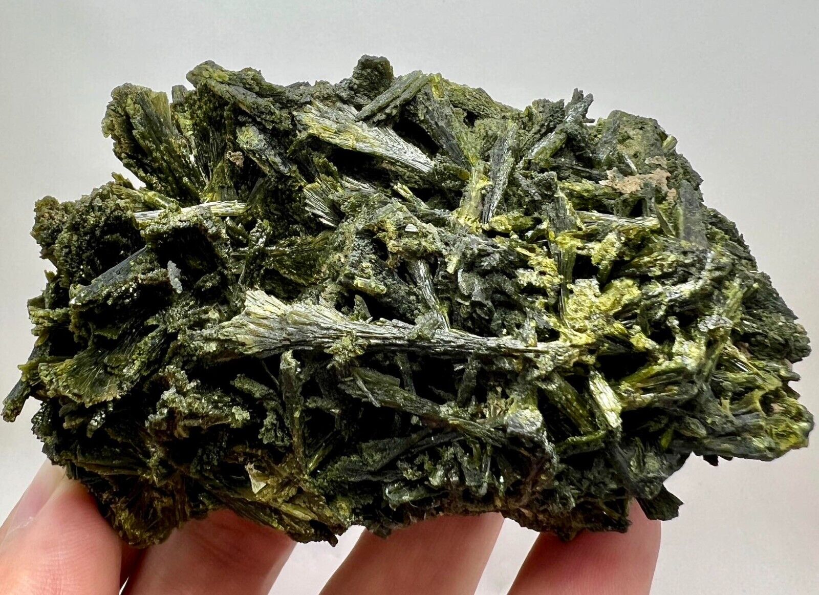292 Gram Very Beautiful Green Epidote Crystals Clusters Bunches From Pakistan