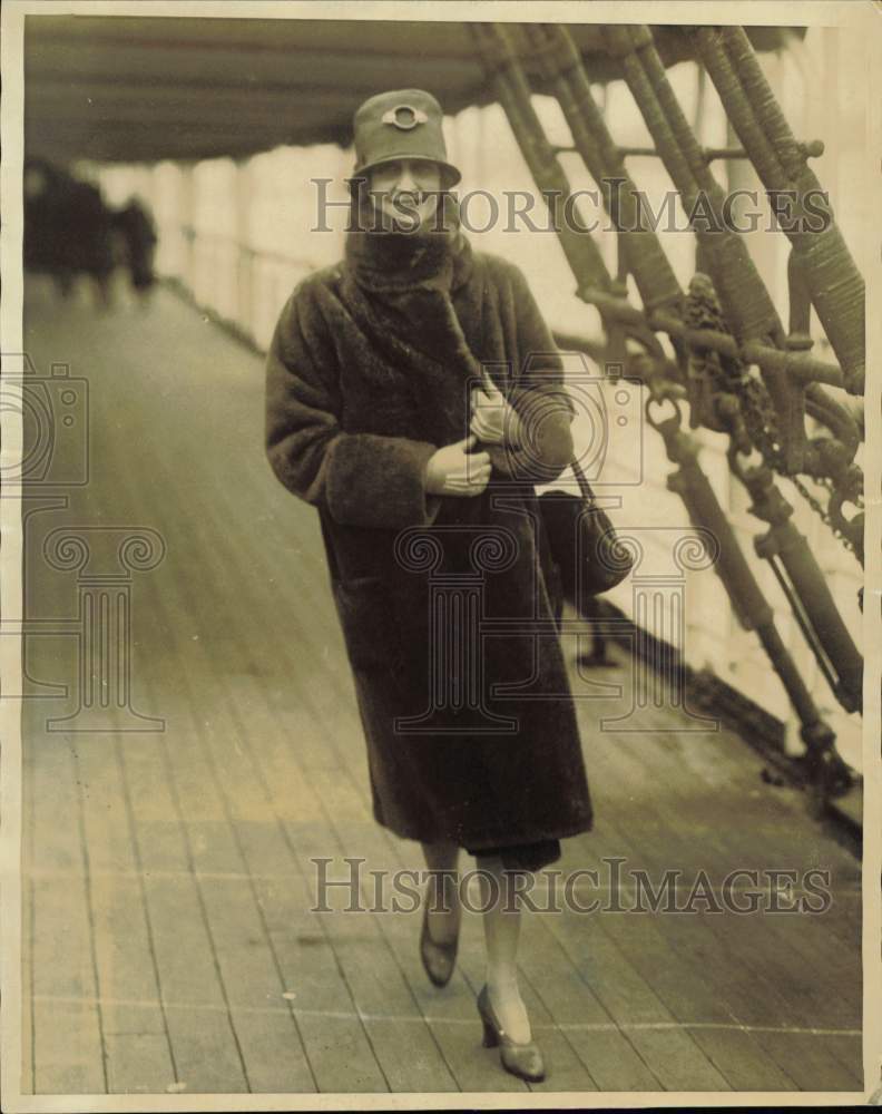 1926 Press Photo Mrs. Edward Erskine Gwynne arrives in New York on SS La Savoie