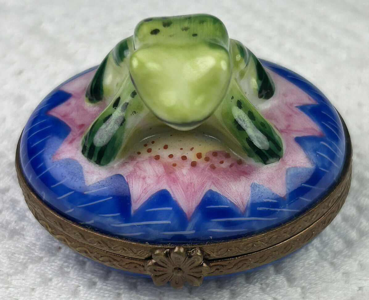 Limoges Trinket Box Frog On Lily Pad - Peint Main France 1.25”Hand Painted RARE