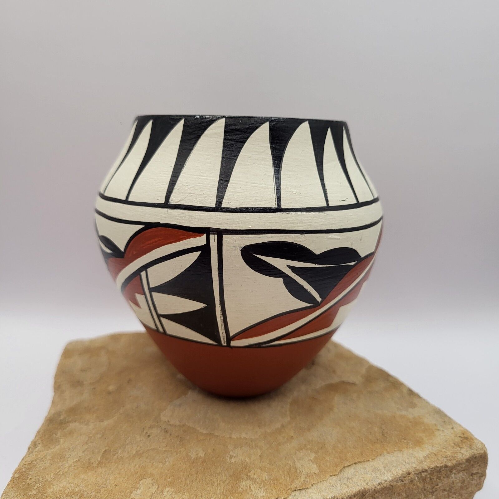Vintage Isleta Pueblo Pottery NM, Sm Bowl 3.5 x 4.0, Signed C. Magdalena
