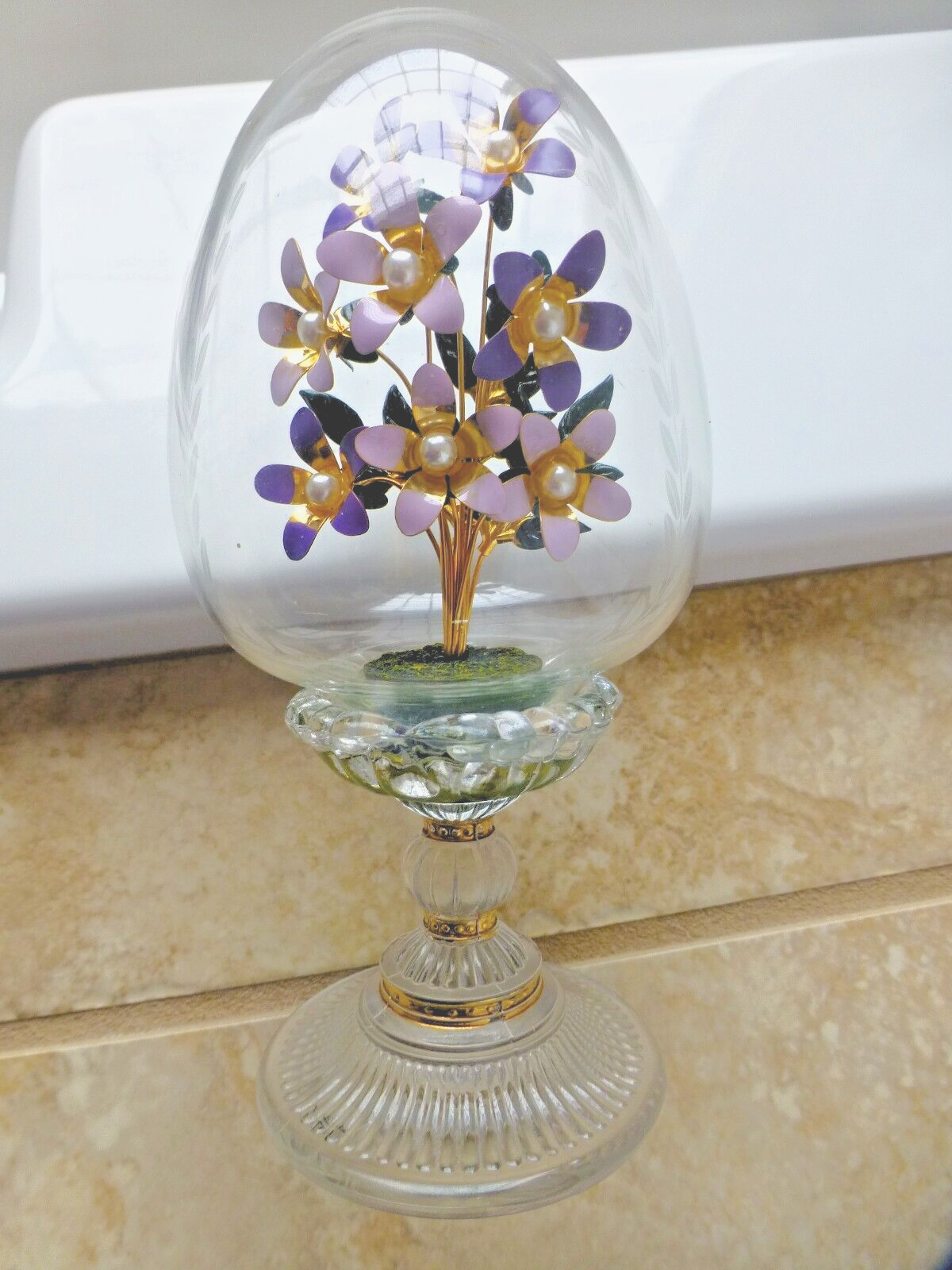 Franklin Mint Footed Faberge Etched Glass Egg Purple Flowers Pearl Centers Gold
