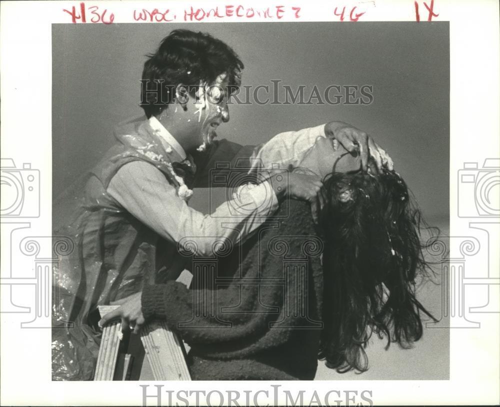 1985 Press Photo Jeff Lane Smears Pie On Vicki Scott-Chalmette High Homecoming