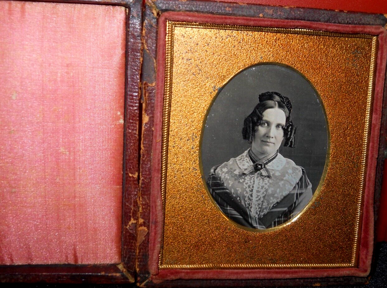 1/6th size Daguerreotype of pretty young lady in full case split at hinge