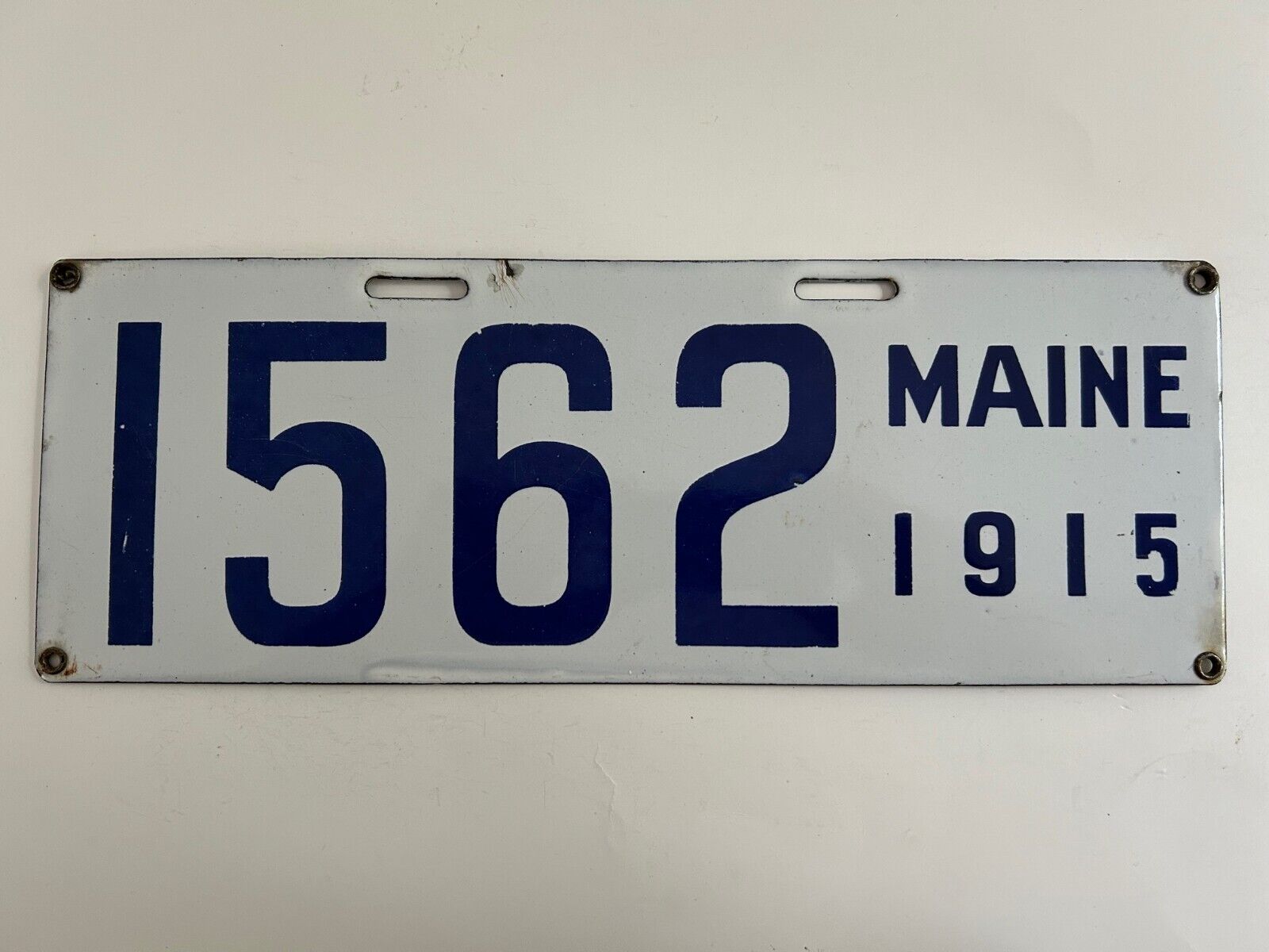 1915 Maine License Plate Porcelain GLOSSY All Original VG++ / Excellent NICE