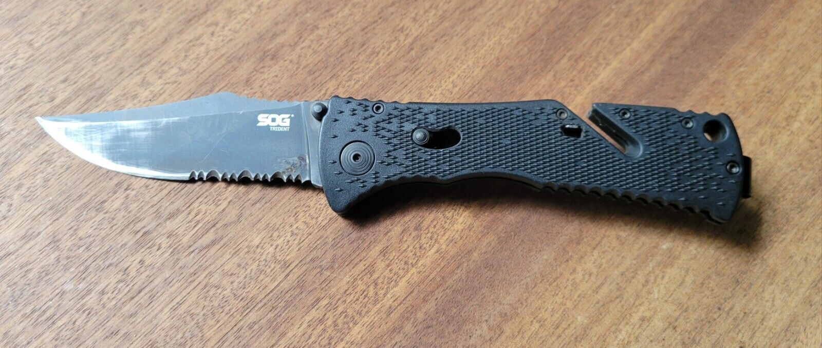 SOG Trident Black Assisted Pocket Knife Arc Lock Combo Edge