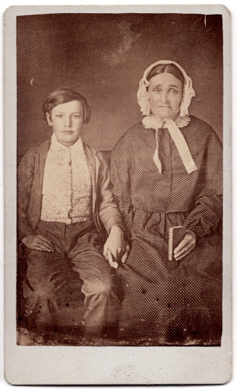ANTIQUE CDV CIRCA 1880s CENTRAL MOTHER & SON LOVELY FAMILY OMAHA NEBRASKA
