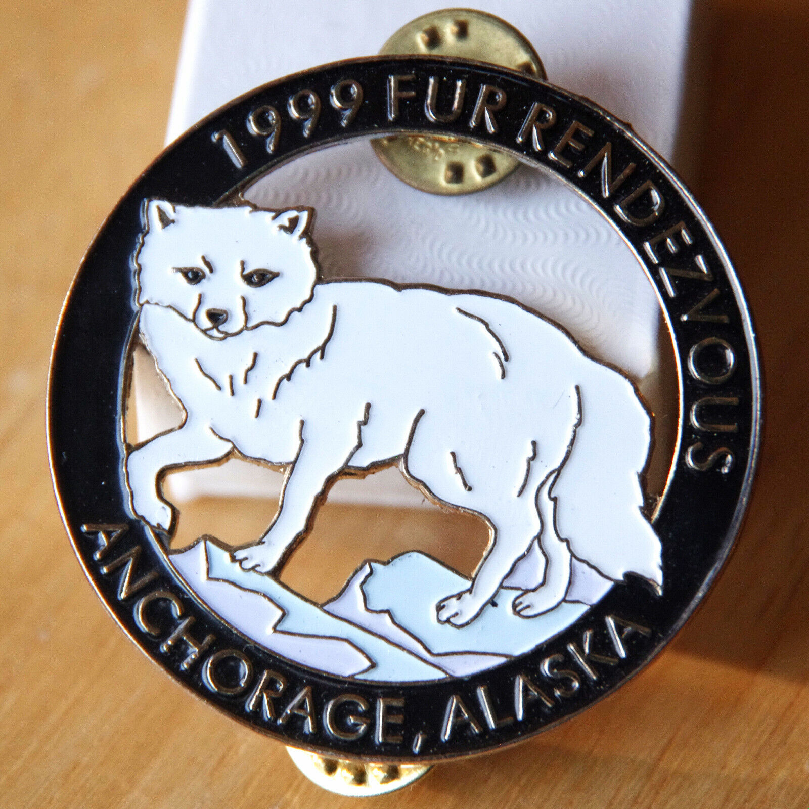 1999 Fur Rendezvous Rondy Large Commemorative Pin Anchorage Alaska Arctic Fox