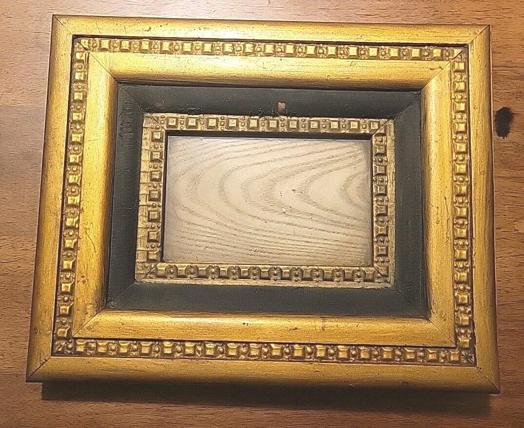 Beautiful Vtg/Antique Deep Ornate Gold & Black Wood Frame 12.5x10\