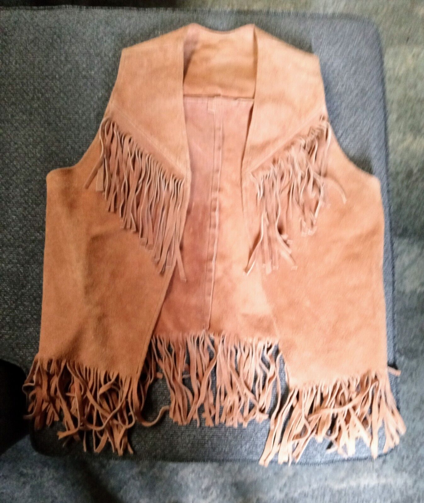 Vintage Medium size Unsex Western Suede Vest. Has Fringe in front and back.