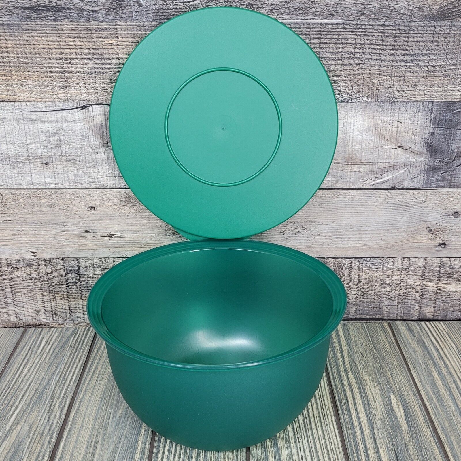 Tupperware Impressions 10 Cup Mixing Bowl Serving Container & Lid Green EUC 3093