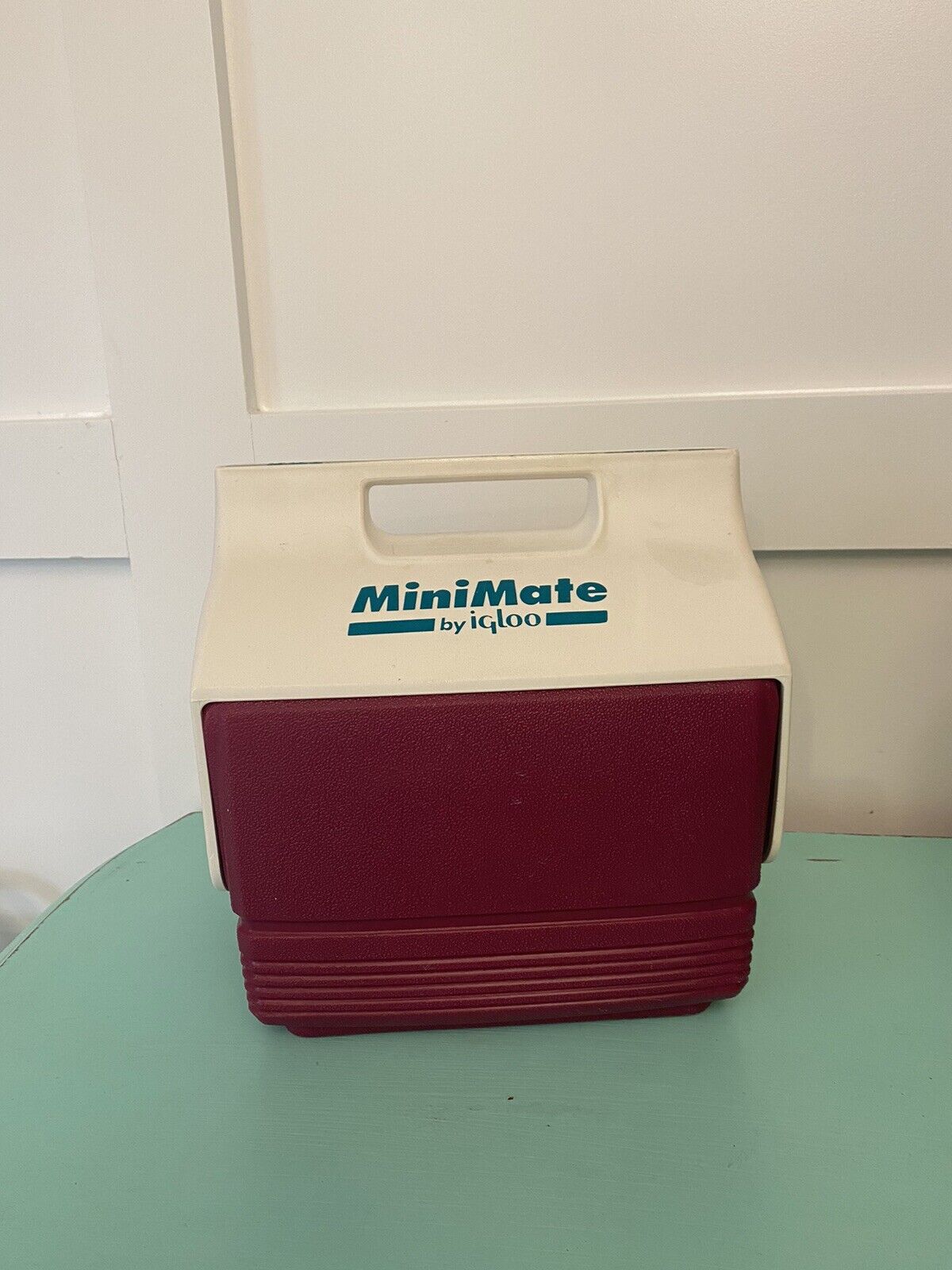 Vintage Igloo Mini Mate Small Personal Lunch Box Cooler Retro Red