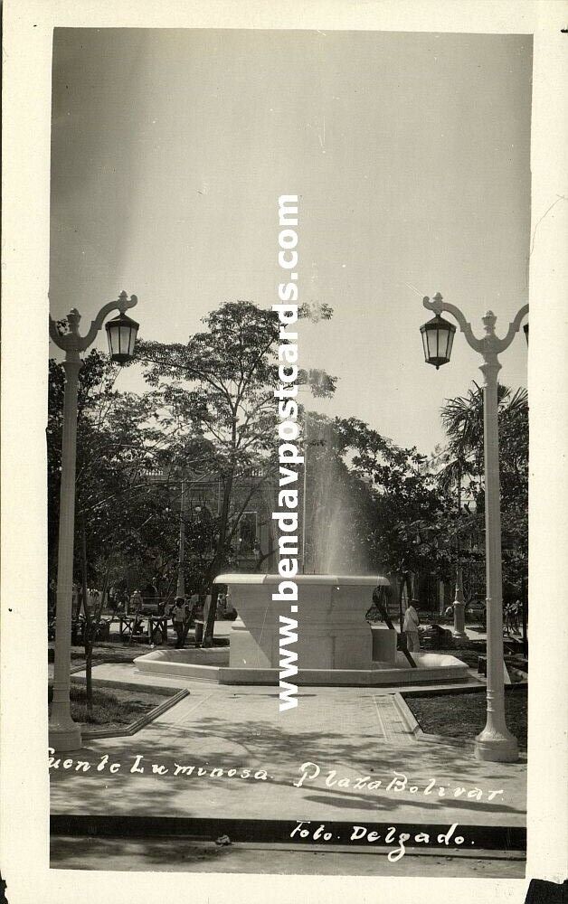 venezuela, MARACAIBO, Plaza Bolivar, Fuente Luminosa (1930s) Delgado RPPC