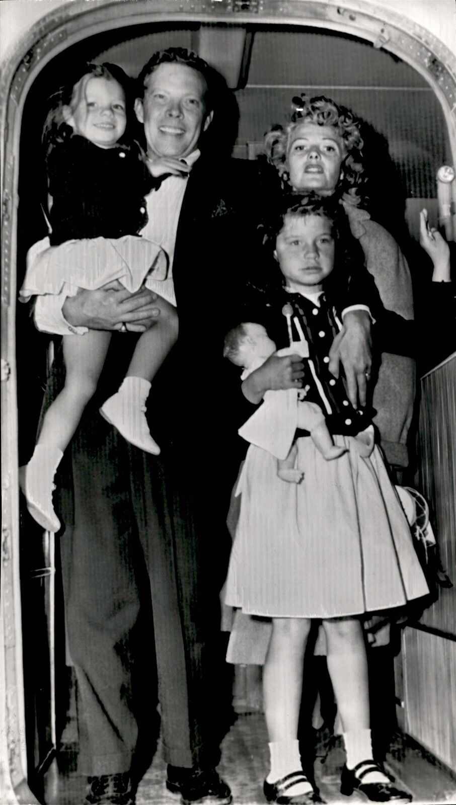 LG76 1953 AP Wire Photo ACTRESS RITA HAYWORTH HUSBAND DICK HAYMES & CHILDREN