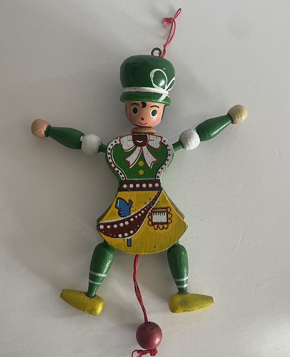 VINTAGE WOODEN JUMPIN JACK PUPPET GREEN YELLOW PULL STRING TOY ORNAMENT
