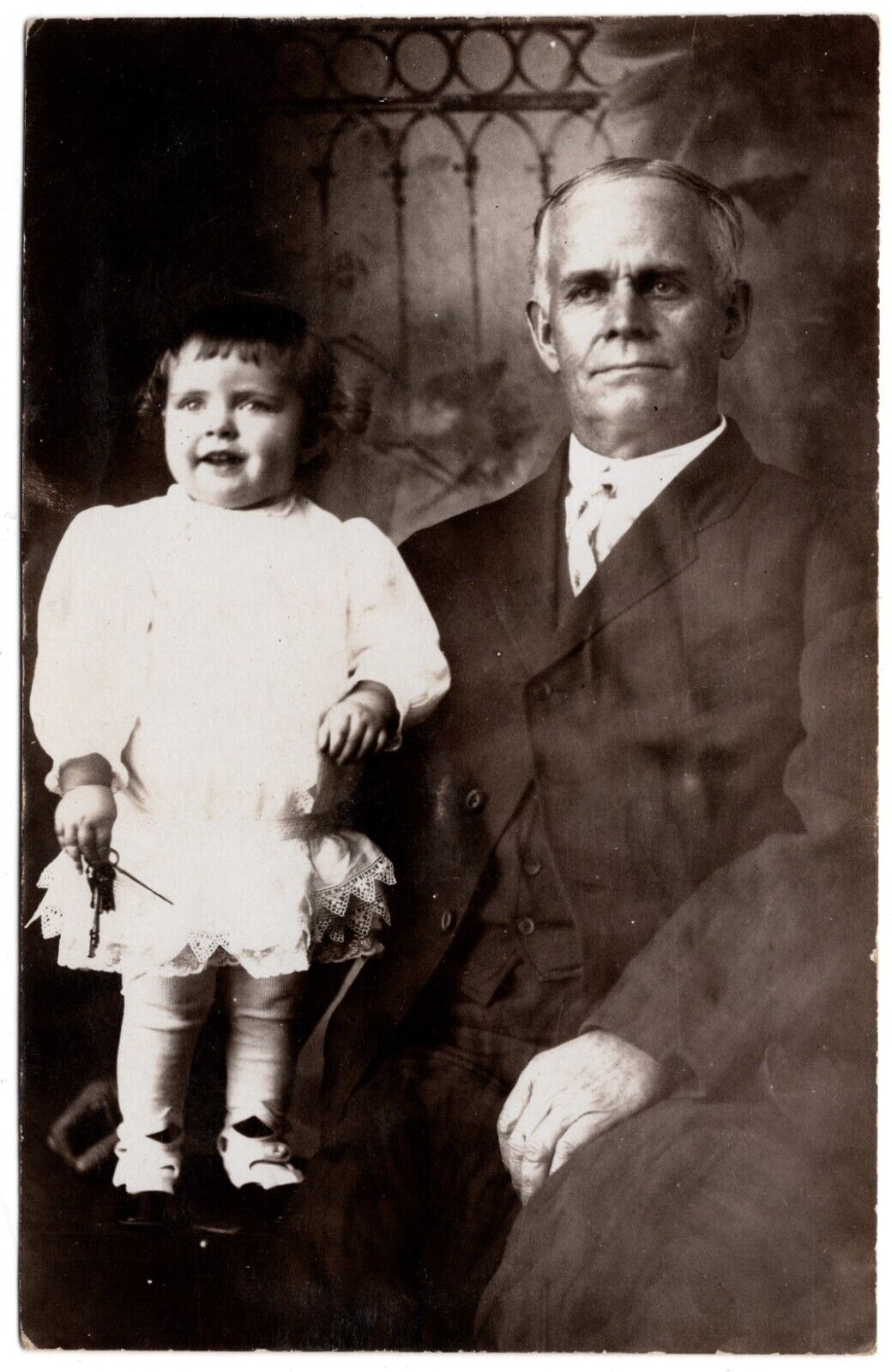 RPPC POSTCARD CIRCA 1910s GRANDFATHER AND GRANDAUGHTER NAMED UNMARKED