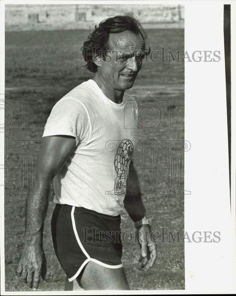 1980 Press Photo Orlando Lopez, soccer coach - lra88810