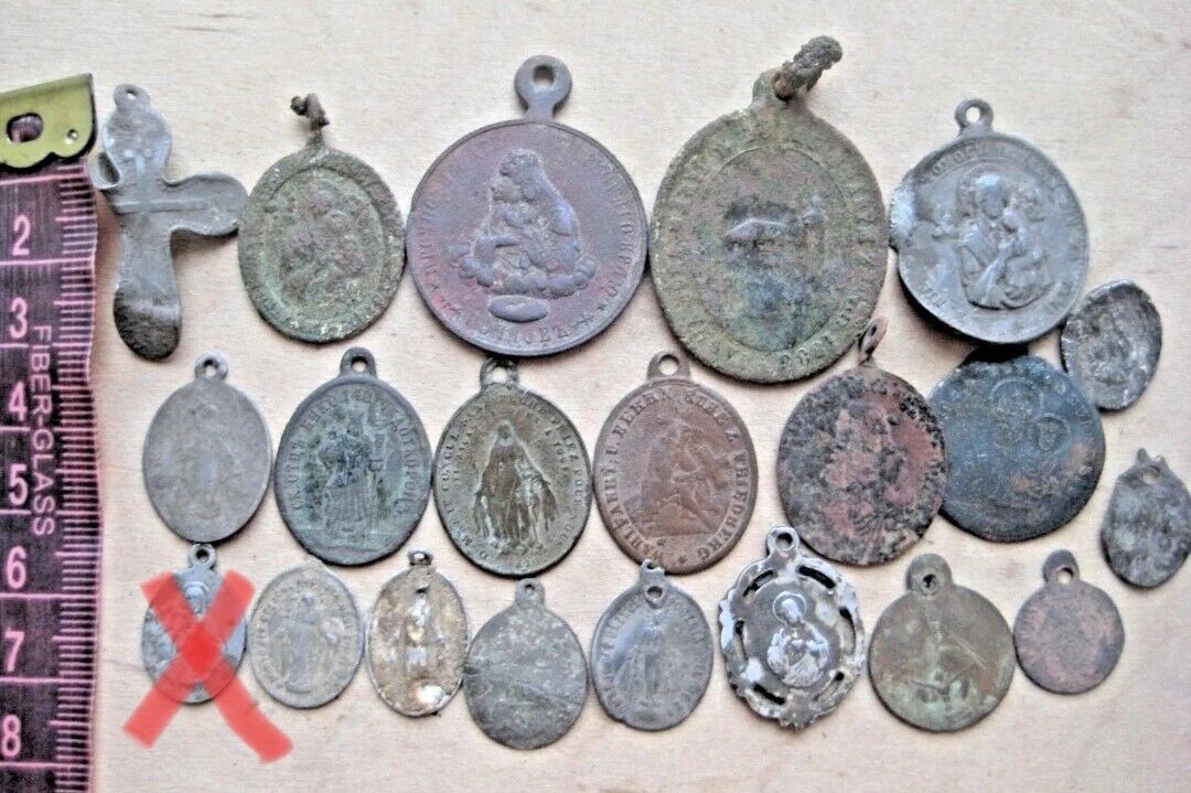 ANTIQUE LOT 20pcs Religious CATOLIC Medallion 19 century 