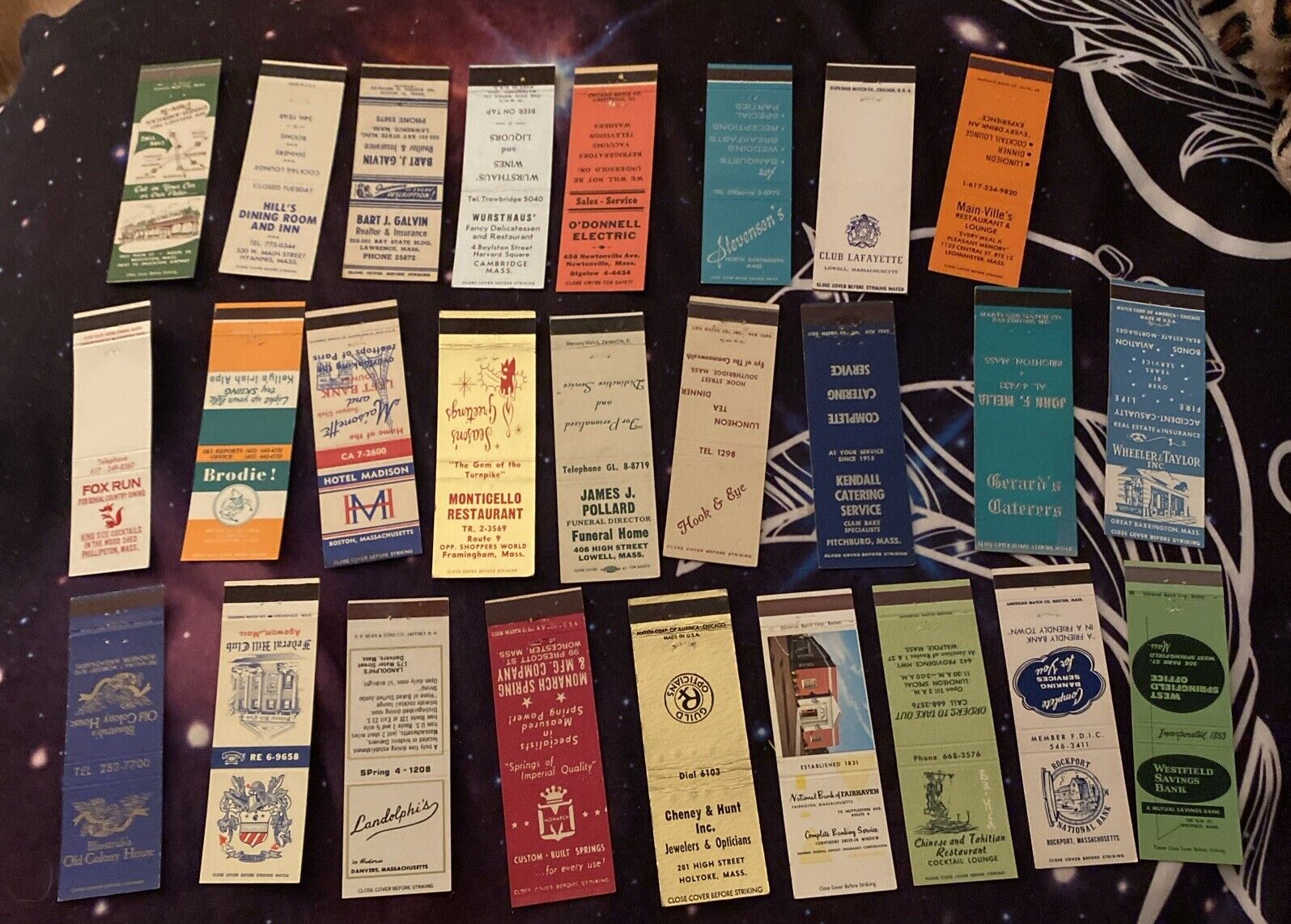 Lot of 25 Vintage Matchcovers Massachusetts  MA 20 Strike Matchbook Covers