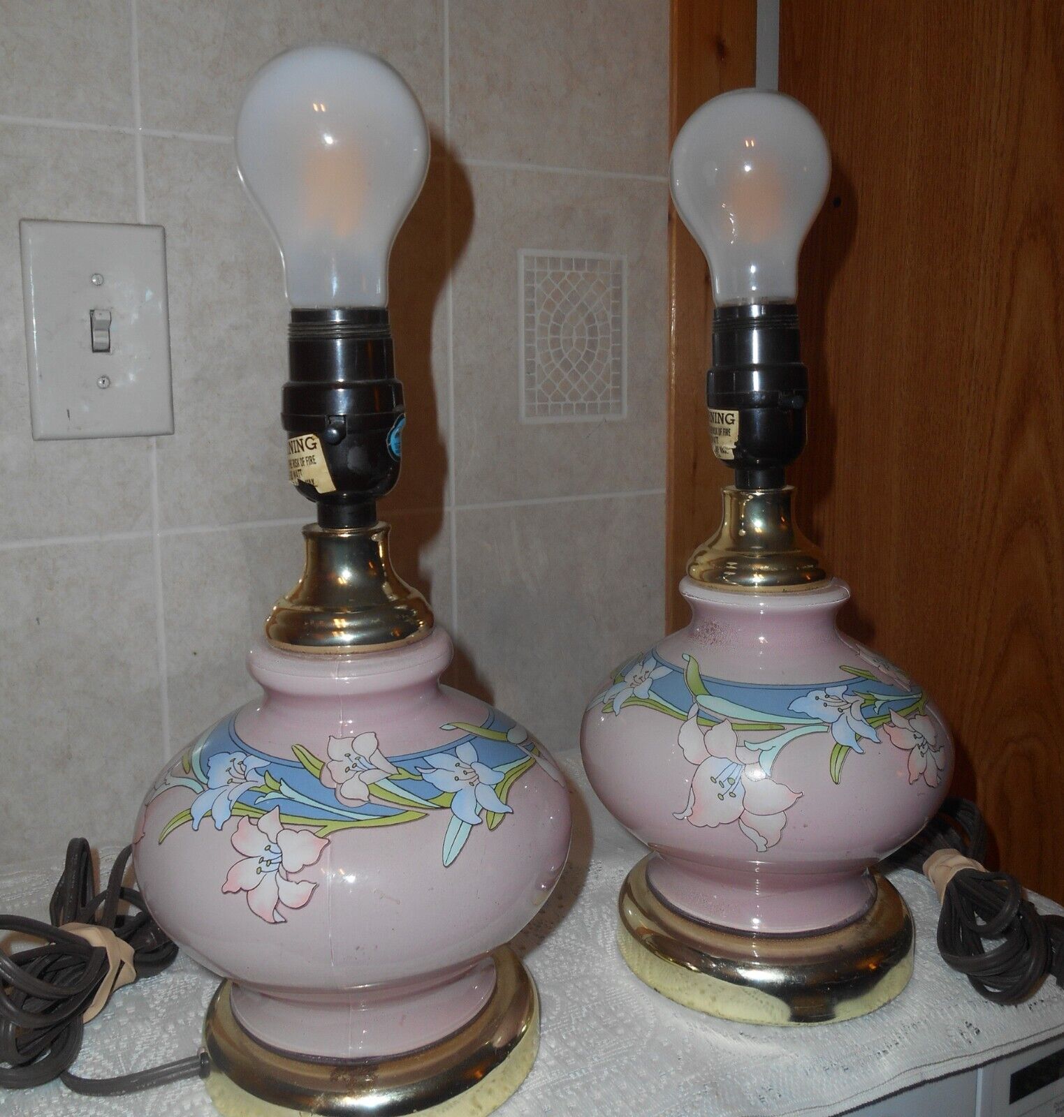 Gorgeous Pair Vintage Mauve-Color Floral Globe-Shaped Boudoir Style Table Lamps