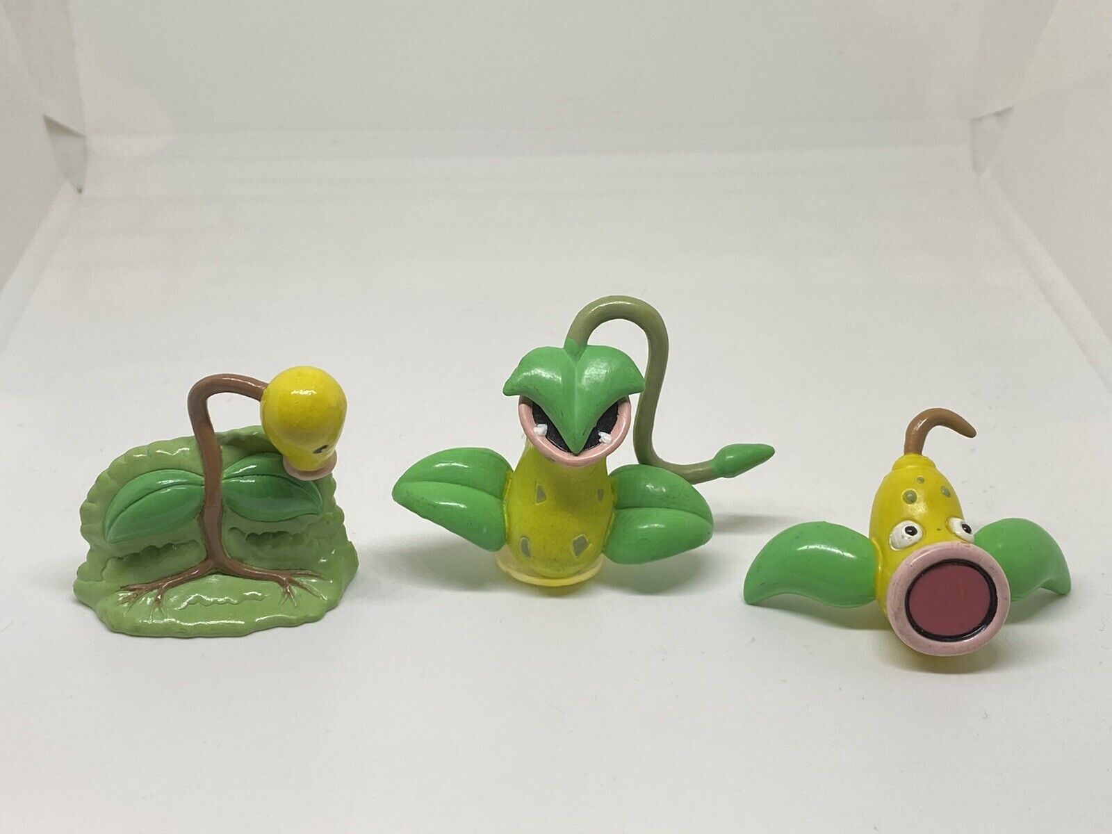 Pokemon TOMY Monster Collection Mini Figure Bellsprout weepinbell victreebel
