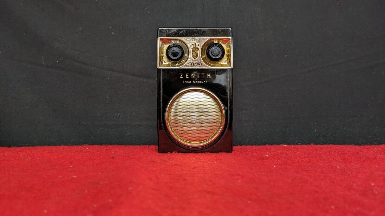 Vintage Zenith Royal 500D, AM, Black, 8 Transistor Radio