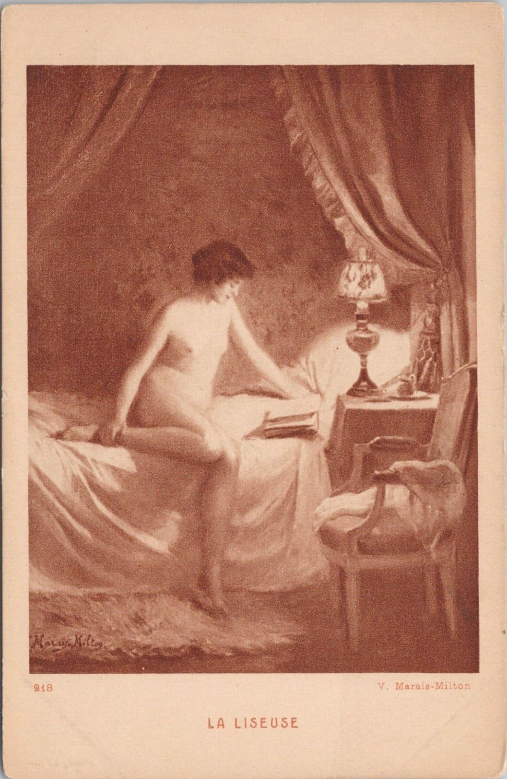 Photo PC - Risque Nude Woman Reading Book on Bed \
