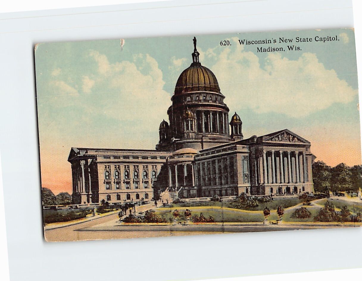 Postcard State Capitol Madison Wisconsin USA