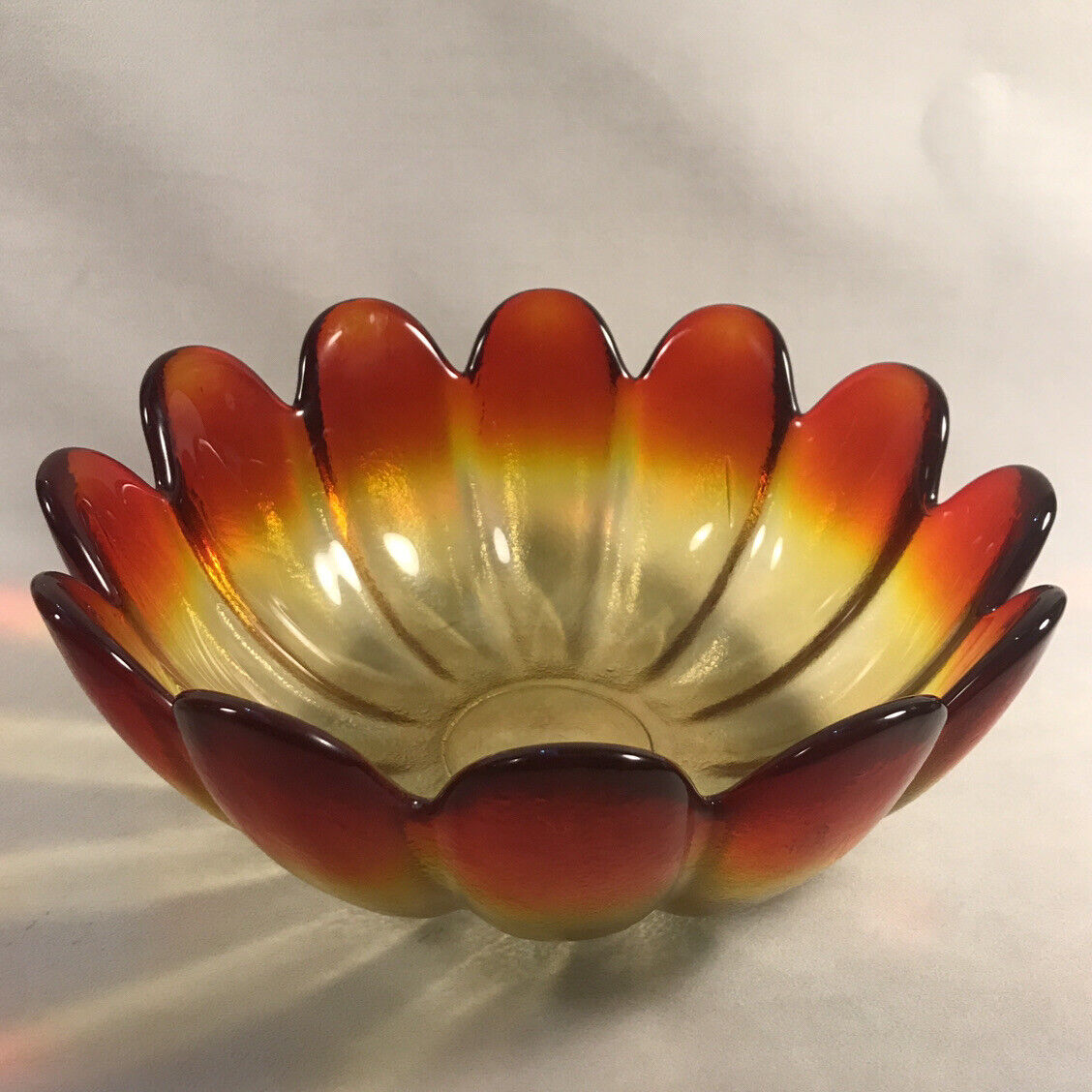 PV05541 Vintage Mid Century Indiana Glass Amberina Sunset LUAU Lotus Salad Bowl