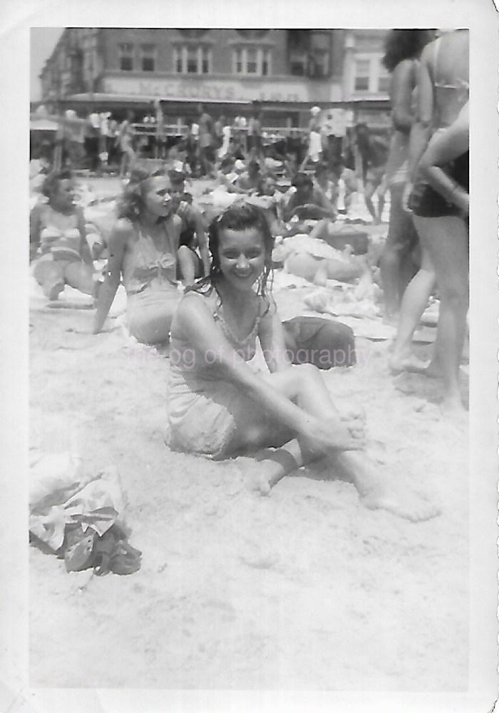A DAY AT THE BEACH Vintage FOUND PHOTO Black+White Snapshot ORIGINAL 37 59 X