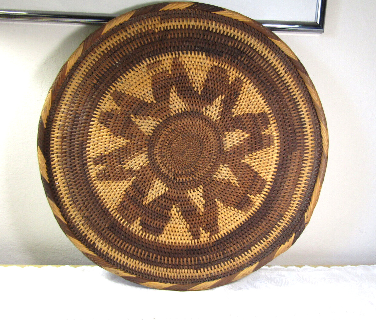 HAND WOVEN COILED TRAY 18” W/STAR WALL DÉCOR